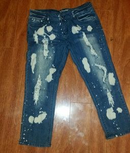 Red Rivet Distressed Capri Jeans